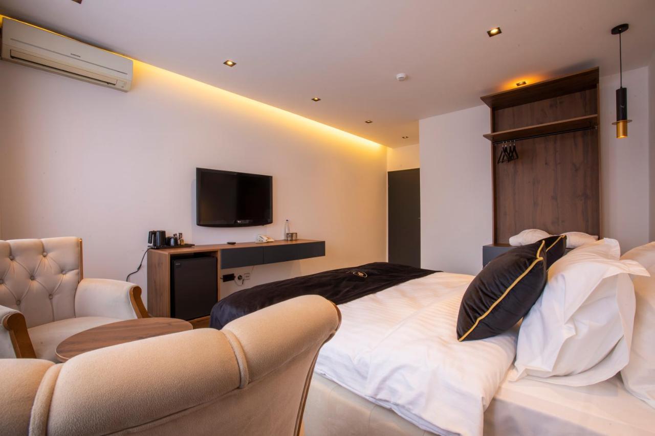 Plaza Boutique Hotel Приштина Екстер'єр фото