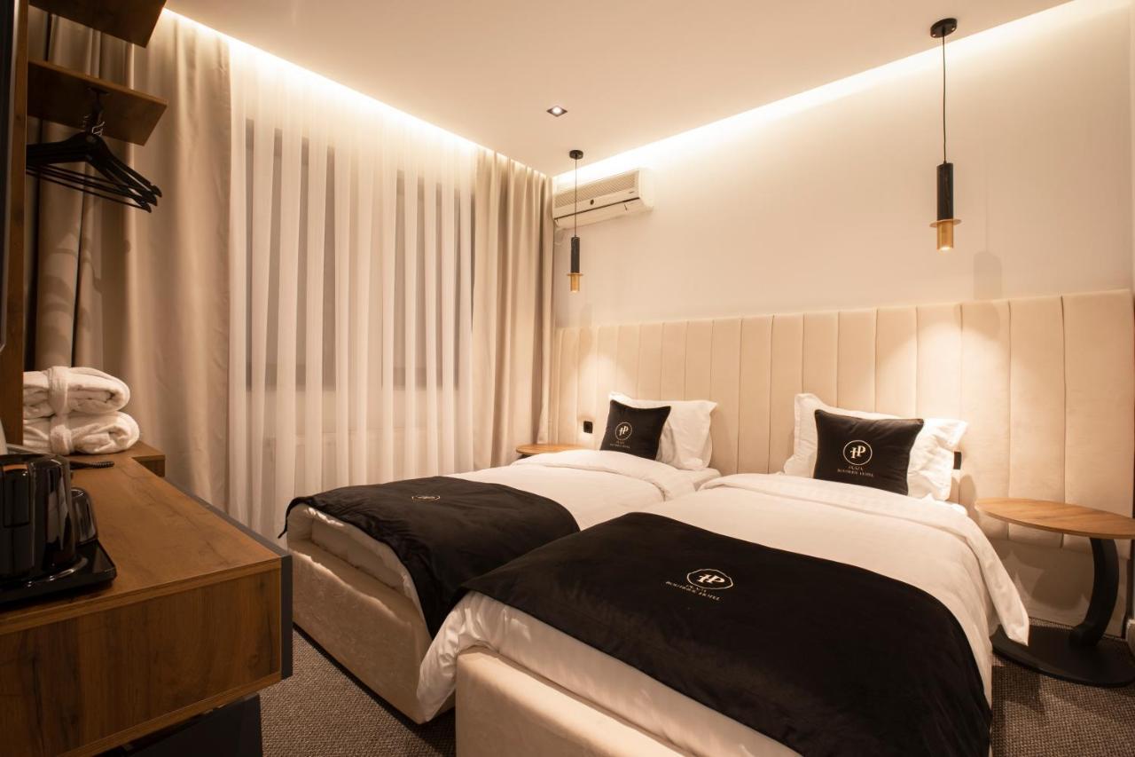Plaza Boutique Hotel Приштина Екстер'єр фото