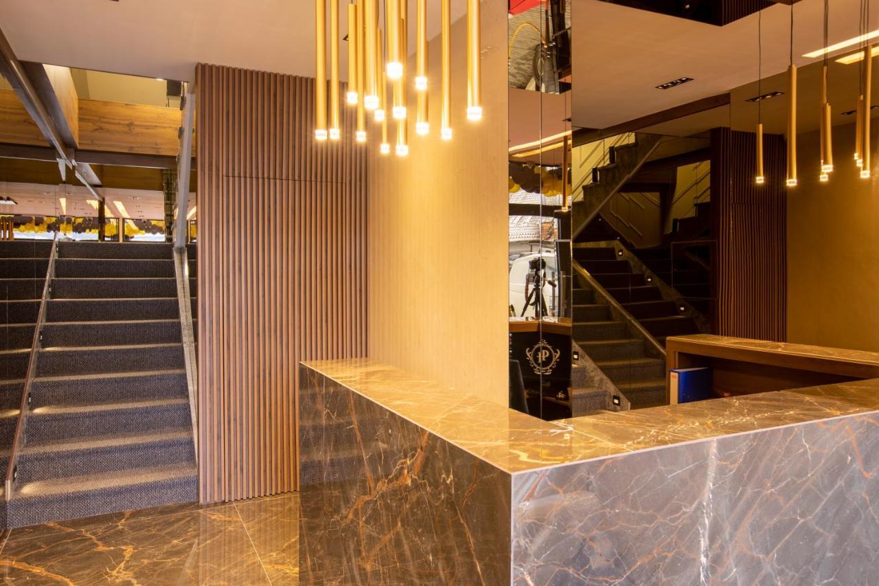 Plaza Boutique Hotel Приштина Екстер'єр фото