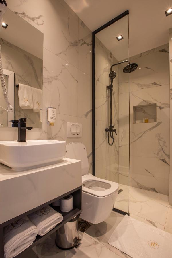 Plaza Boutique Hotel Приштина Екстер'єр фото