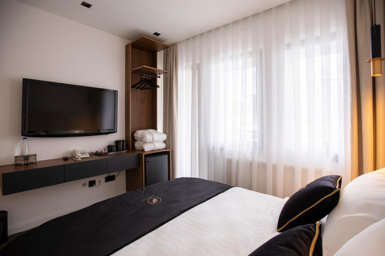Plaza Boutique Hotel Приштина Екстер'єр фото